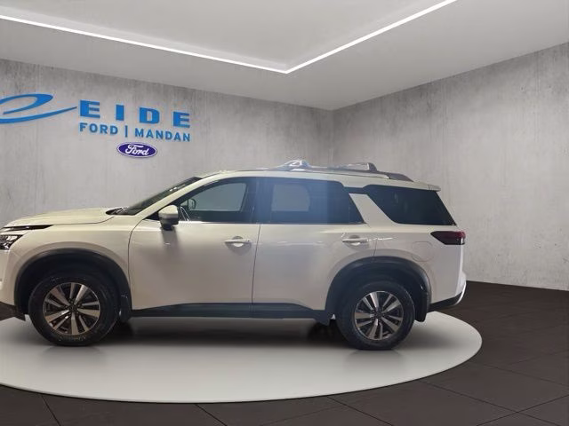 2023 Pearl White Tricoat Nissan Pathfinder SL 4X4 SUV