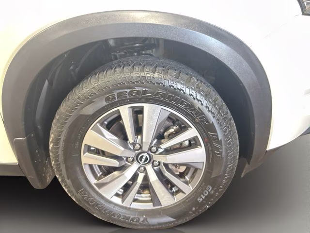 2023 Pearl White Tricoat Nissan Pathfinder SL 4X4 SUV