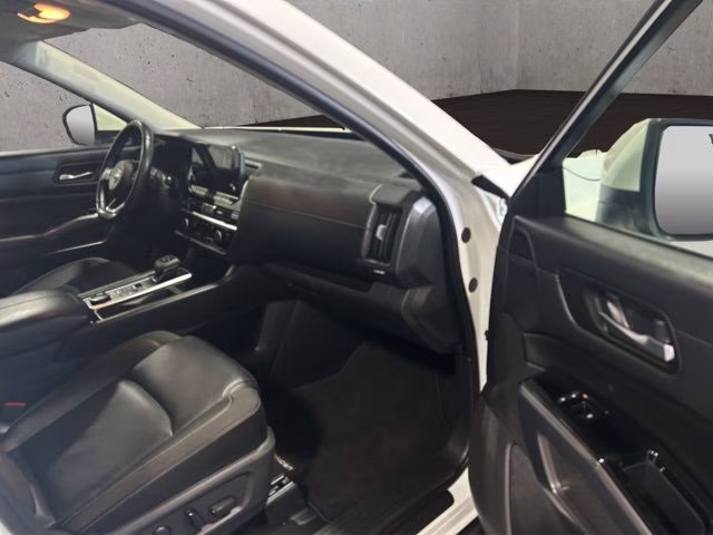 2023 Pearl White Tricoat Nissan Pathfinder SL 4X4 SUV