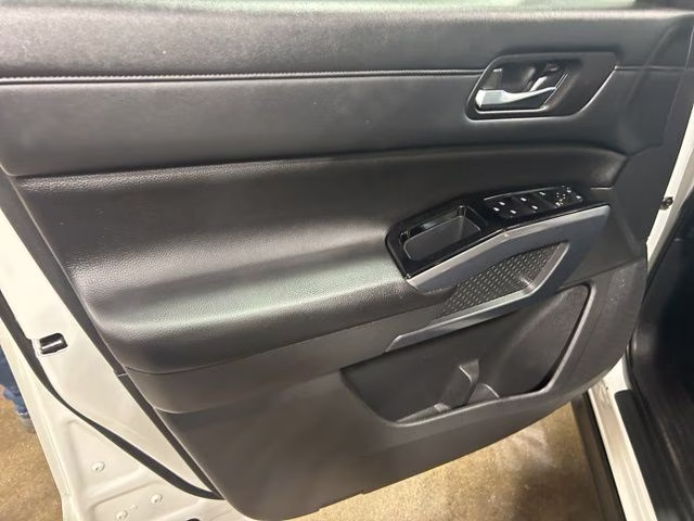 2023 Pearl White Tricoat Nissan Pathfinder SL 4X4 SUV