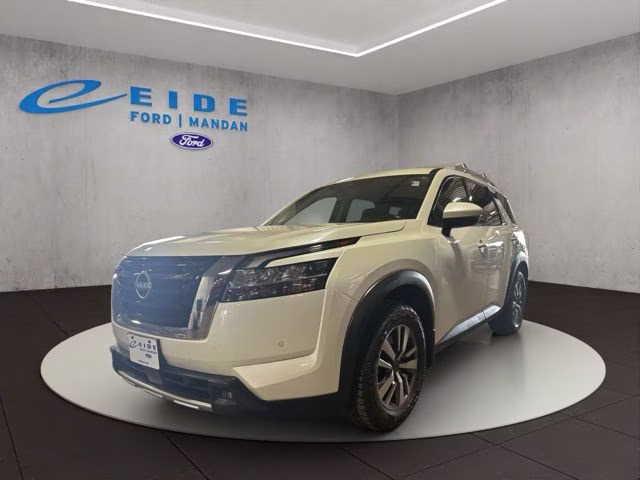 2023 Pearl White Tricoat Nissan Pathfinder SL 4X4 SUV