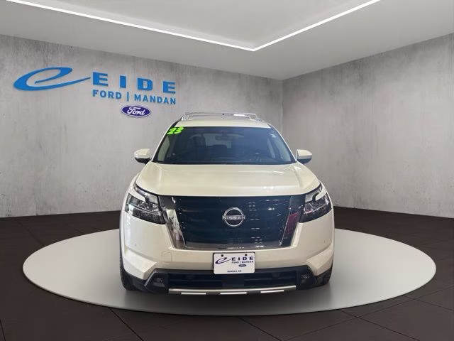 2023 Pearl White Tricoat Nissan Pathfinder SL 4X4 SUV