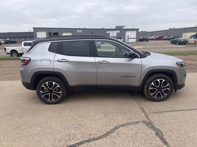 2023 Billet Silver Metallic Clearcoat Jeep Compass Limited 4X4 SUV