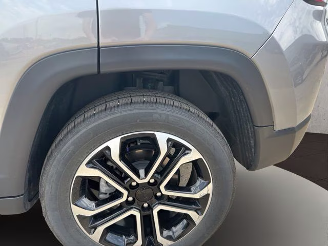 2023 Billet Silver Metallic Clearcoat Jeep Compass Limited 4X4 SUV