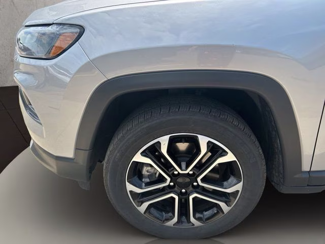 2023 Billet Silver Metallic Clearcoat Jeep Compass Limited 4X4 SUV
