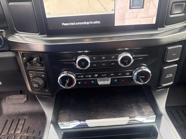 2024 Silver Metallic Ford Super Duty F-250 SRW Lariat 4X4 Truck