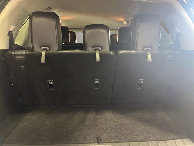 2023 Pearl White Tricoat Nissan Pathfinder SL 4X4 SUV