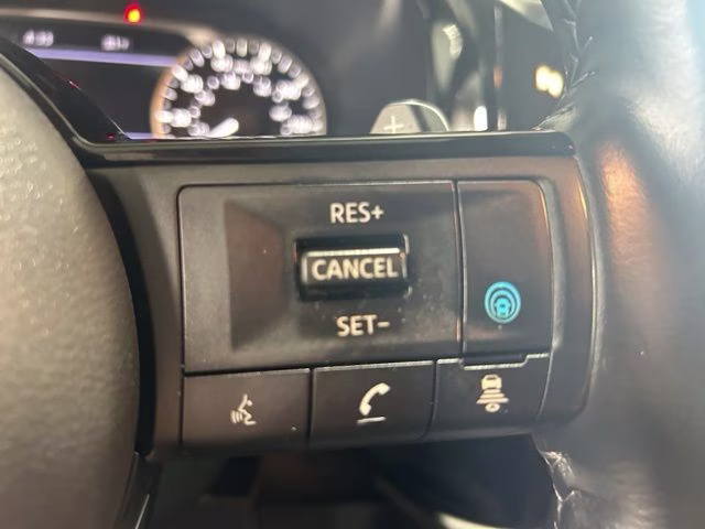 2023 Pearl White Tricoat Nissan Pathfinder SL 4X4 SUV