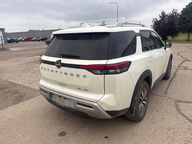 2023 Pearl White Tricoat Nissan Pathfinder SL 4X4 SUV