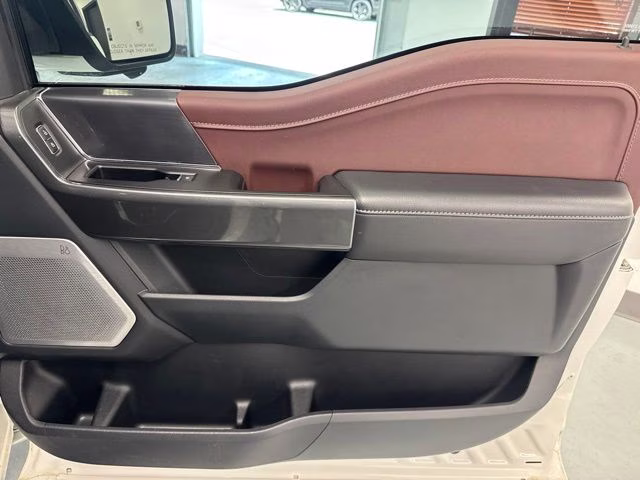 2023 Star White Metallic Tri-Coat Ford F-150 Lariat 4X4 Truck