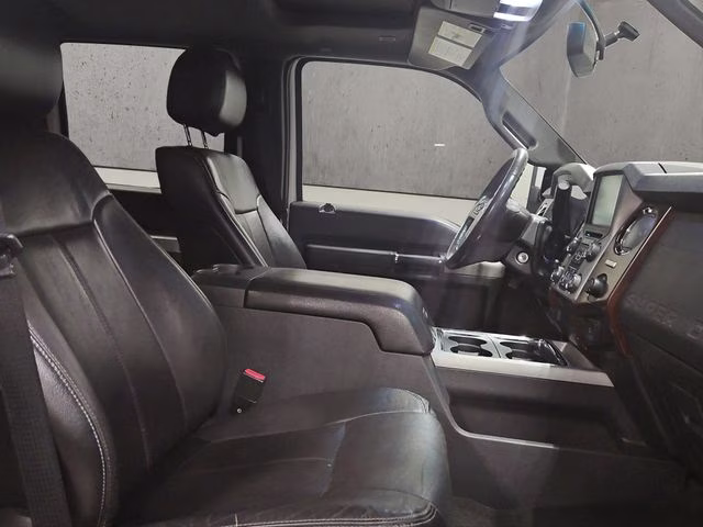 2016 White Platinum Metallic Tri-Coat Ford Super Duty F-350 SRW Lariat 4X4 Truck
