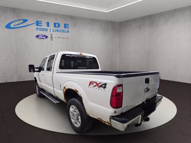 2016 White Platinum Metallic Tri-Coat Ford Super Duty F-350 SRW Lariat 4X4 Truck