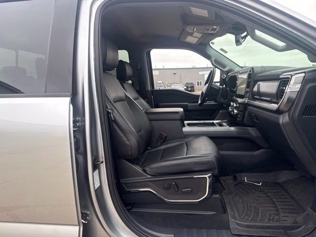 2024 Silver Metallic Ford Super Duty F-250 SRW Lariat 4X4 Truck