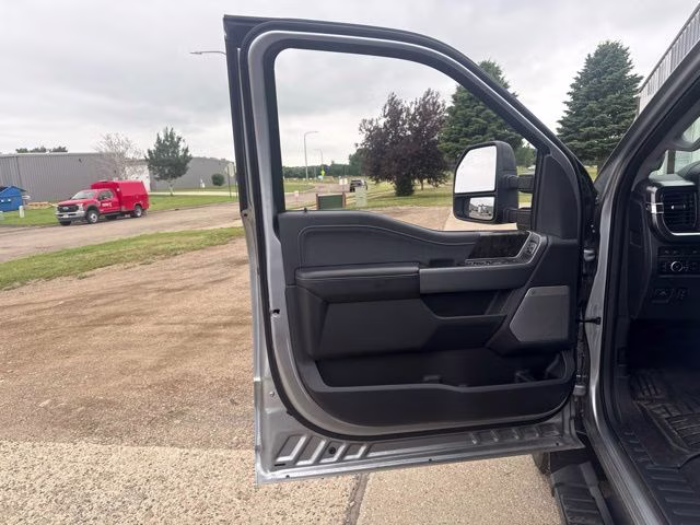 2024 Silver Metallic Ford Super Duty F-250 SRW Lariat 4X4 Truck