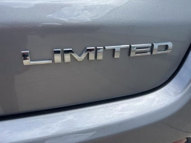 2023 Billet Silver Metallic Clearcoat Jeep Compass Limited 4X4 SUV