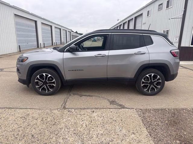 2023 Billet Silver Metallic Clearcoat Jeep Compass Limited 4X4 SUV