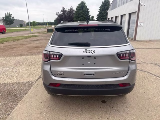 2023 Billet Silver Metallic Clearcoat Jeep Compass Limited 4X4 SUV