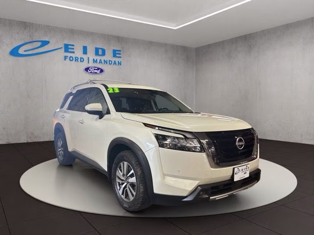 2023 Pearl White Tricoat Nissan Pathfinder SL 4X4 SUV