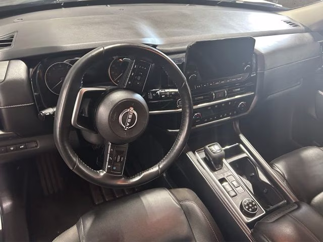2023 Pearl White Tricoat Nissan Pathfinder SL 4X4 SUV