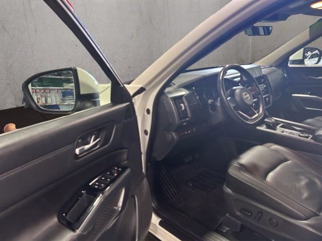 2023 Pearl White Tricoat Nissan Pathfinder SL 4X4 SUV