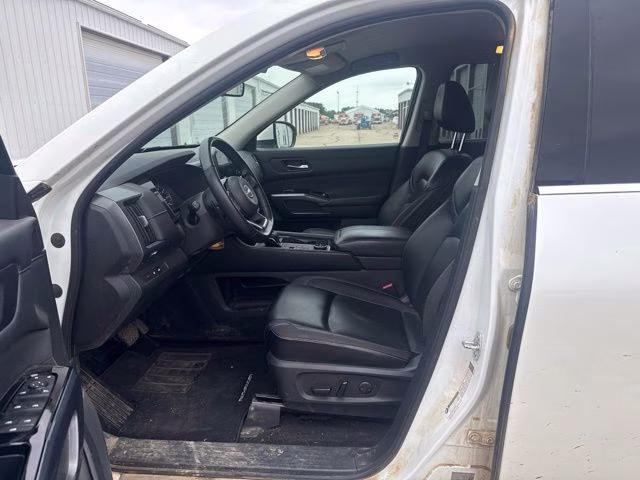 2023 Pearl White Tricoat Nissan Pathfinder SL 4X4 SUV