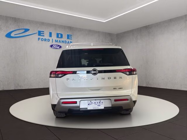 2023 Pearl White Tricoat Nissan Pathfinder SL 4X4 SUV