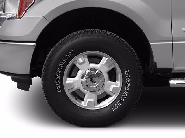 2014 Oxford White Ford F-150 XL 4X4 Truck
