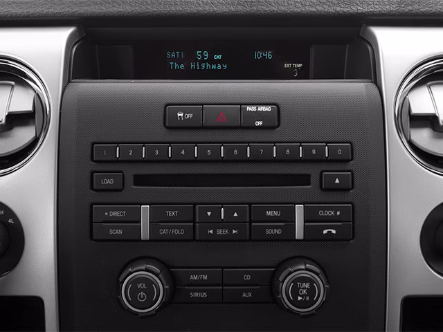 2014 Oxford White Ford F-150 XL 4X4 Truck