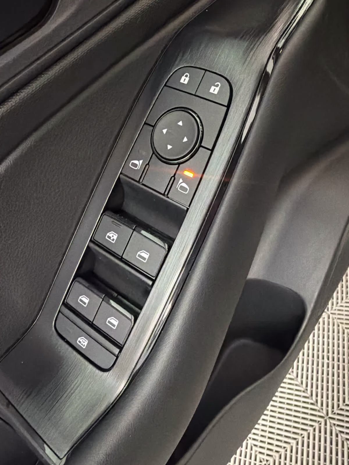 2025 Brilliant Silver Metallic Nissan Rogue S FWD SUV