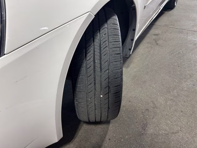 2007 Frosty (White) Pontiac G6 GT FWD Sedan
