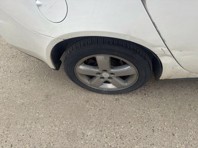 2007 White Pontiac G6 GT FWD Sedan