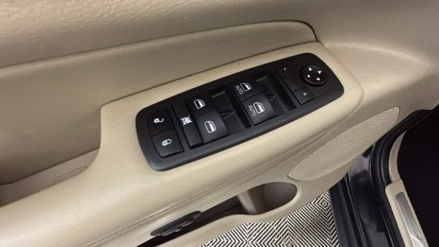 2020 Diamond Black Crystal Pearlcoat Jeep Grand Cherokee Limited 4X4 SUV