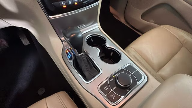 2020 Diamond Black Crystal Pearlcoat Jeep Grand Cherokee Limited 4X4 SUV