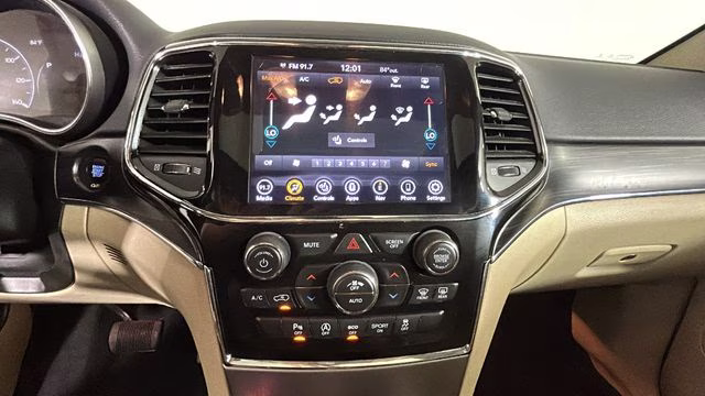 2020 Diamond Black Crystal Pearlcoat Jeep Grand Cherokee Limited 4X4 SUV