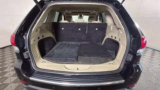 2020 Diamond Black Crystal Pearlcoat Jeep Grand Cherokee Limited 4X4 SUV