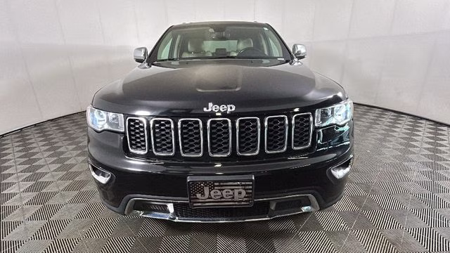 2020 Diamond Black Crystal Pearlcoat Jeep Grand Cherokee Limited 4X4 SUV