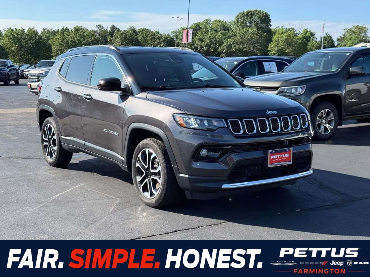 2023 Granite Crystal Metallic Clearcoat Jeep Compass Limited 4X4 SUV