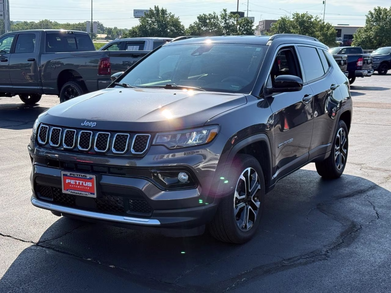 2023 Granite Crystal Metallic Clearcoat Jeep Compass Limited 4X4 SUV