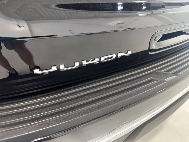 2021 Onyx Black GMC Yukon SLT 4X4 SUV