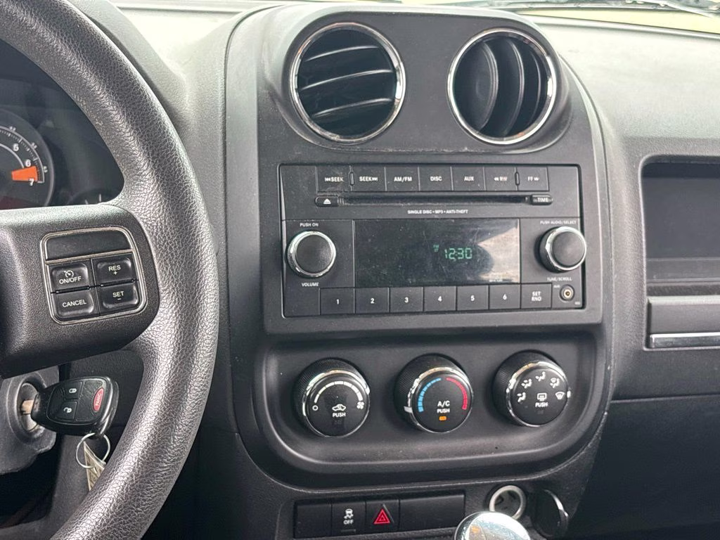2014 Maximum Steel Metallic Clearcoat Jeep Patriot Sport 4X4 SUV