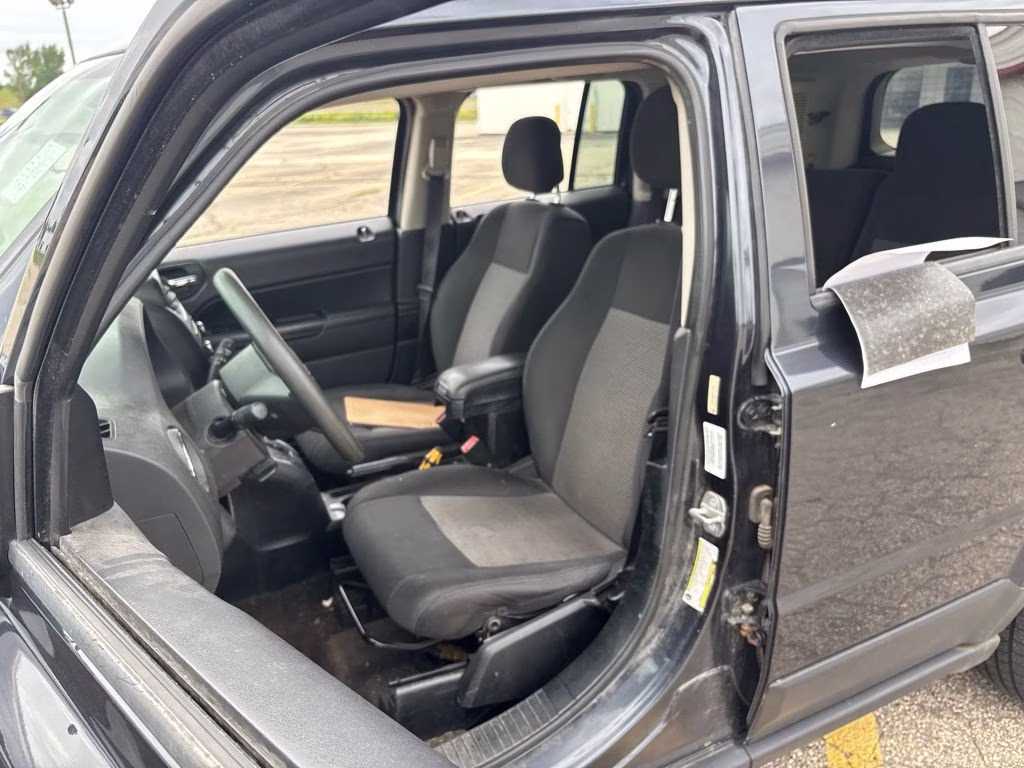 2014 Maximum Steel Metallic Clearcoat Jeep Patriot Sport 4X4 SUV