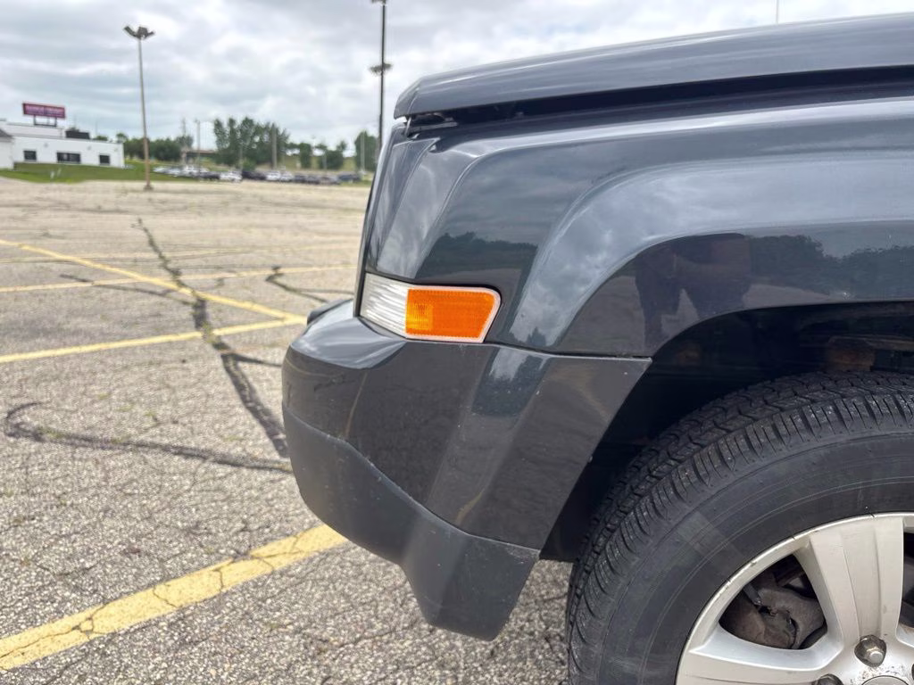 2014 Maximum Steel Metallic Clearcoat Jeep Patriot Sport 4X4 SUV