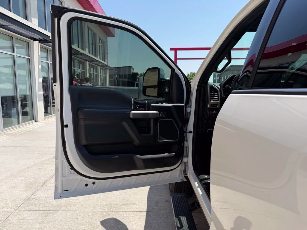 2021 Star White Metallic Tri-Coat Ford Super Duty F-250 SRW Platinum 4X4 Truck