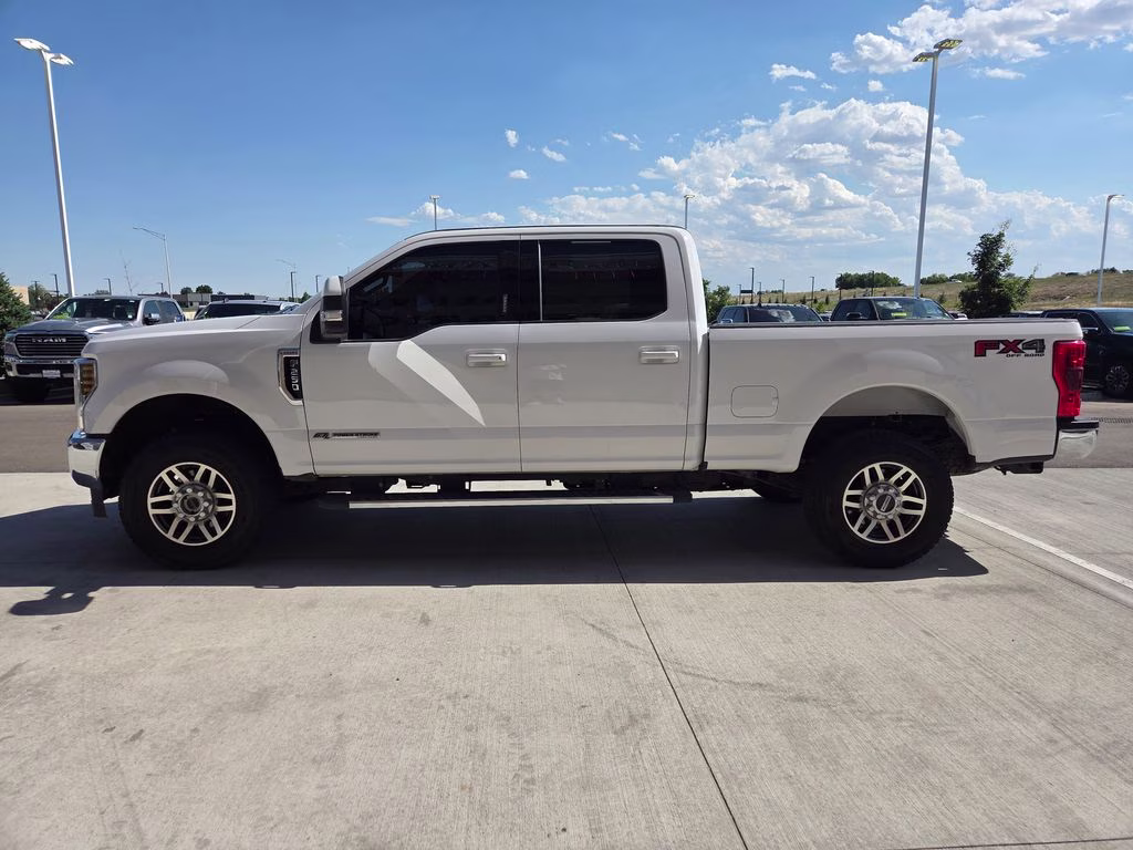 2019 Oxford White Ford Super Duty F-250 SRW Lariat 4X4 Truck