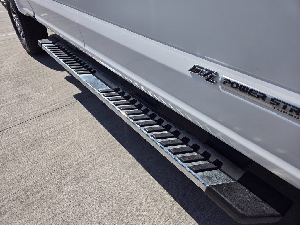 2019 Oxford White Ford Super Duty F-250 SRW Lariat 4X4 Truck