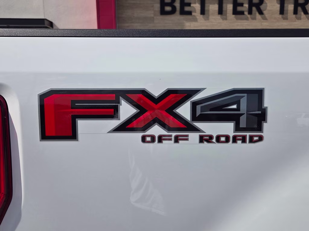 2019 Oxford White Ford Super Duty F-250 SRW Lariat 4X4 Truck