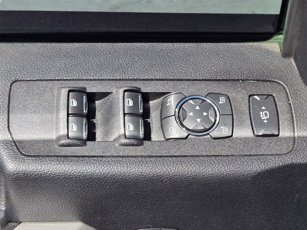 2019 Oxford White Ford Super Duty F-250 SRW Lariat 4X4 Truck