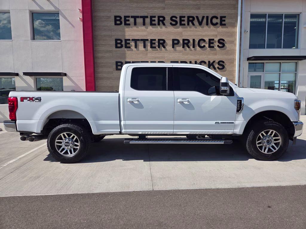 2019 Oxford White Ford Super Duty F-250 SRW Lariat 4X4 Truck