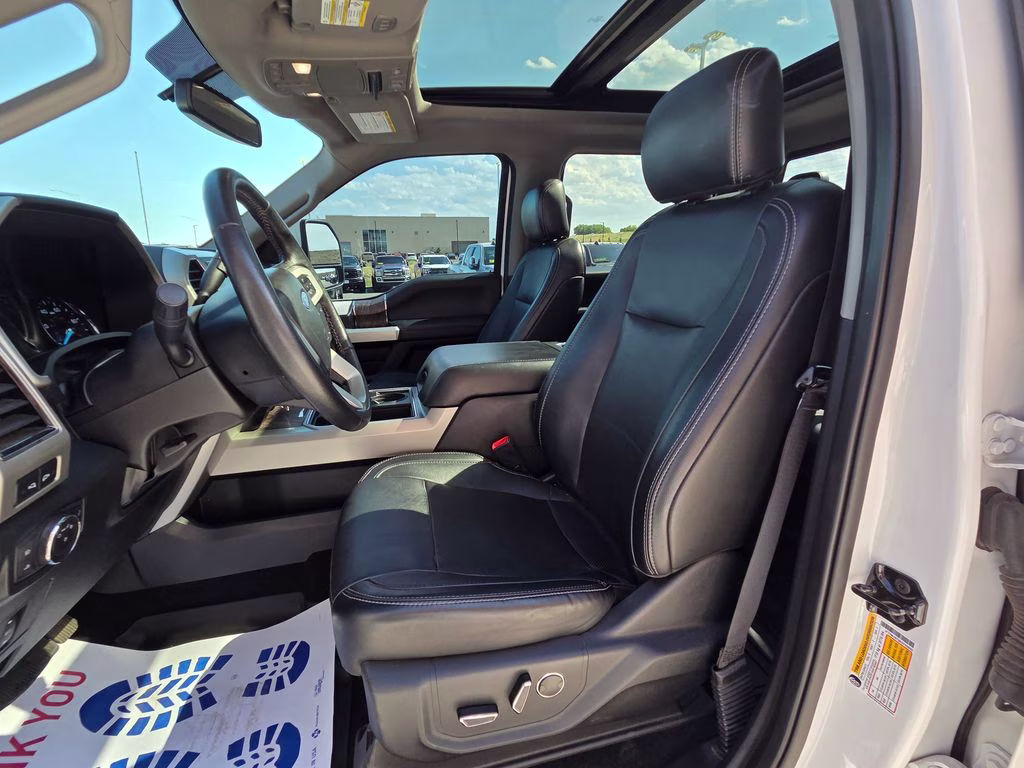2019 Oxford White Ford Super Duty F-250 SRW Lariat 4X4 Truck