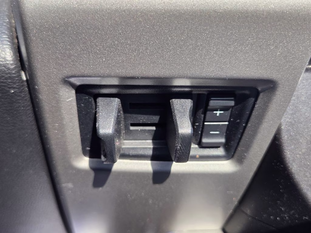 2019 Oxford White Ford Super Duty F-250 SRW Lariat 4X4 Truck